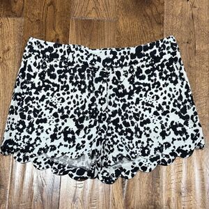 J Crew Black and White Women's Scalloped Shorts